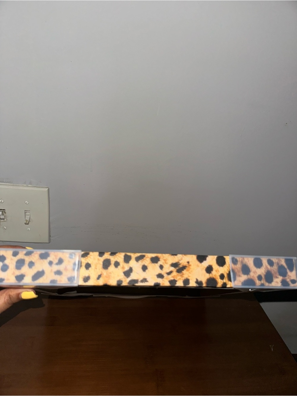 Louis Vuitton Leopard Motif Plaque in Gold and Tan - Picture 3 of 5